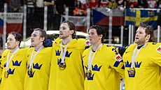 védtí hokejisté s bronzovými medailemi po triumfu nad Kanadou.