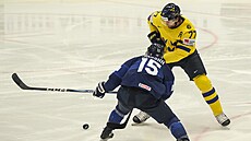 Juha Jaaska brání Victora Hedmana.