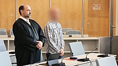 Nmecký dstojník dostal u soudu v Düsseldorfu ti a pl roku vzení za...