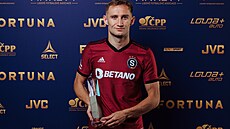 Spar�an Jan Kuchta s cenou pro nejlep�ího úto�níka ligy za sezonu 2023/2024.