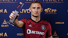 Spar�an Jan Kuchta s cenou pro nejlep�ího úto�níka ligy za sezonu 2023/2024.