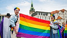 Brnem pro�el duhový pr�vod oslavující queer komunitu. Zakon�il tak týdenní...