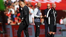 Trenr Manchesteru City Pep Guardiola se ve finle FA Cupu dr za hlavu, jeho...