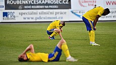 Smutek zlínských hrá��, kte�í po proh�e s Jabloncem definitivn� sestoupili z...