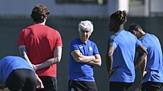 Gian Piero Gasperini vede trénink Atalanty Bergamo.