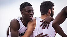 Issam Asinga (vlevo) si na vít�zkou radost musí odvyknout. Poru�il dopingová...