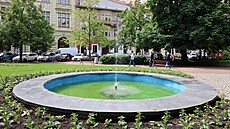 Opravy se doká také fontána ped M욝anskou besedou v centru Plzn....