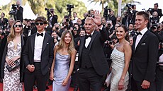 Kevin Costner a jeho dti Lily, Hayes, Grace, Annie a Cayden v Cannes (19....