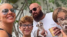 Simona Krainová, Karel Vágner, jejich synové Bruno a Max a �ivavy Angela a...