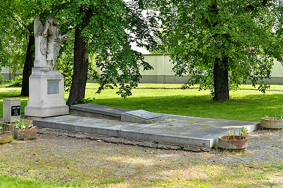 Plzeň zrestauruje repliku sochy z Tylova hrobu na Mikulášsk©m hřbitovÄ