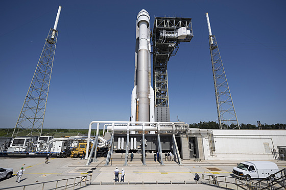 Raketa Atlas V spole�nosti United Launch Alliance s kosmickou lodí CST-100...
