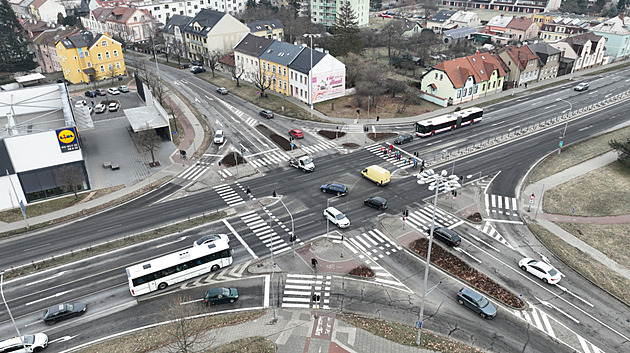 Rekonstrukce kiovatky, vozovky i veejného osvtlení ve Schweitzerov ulici v...