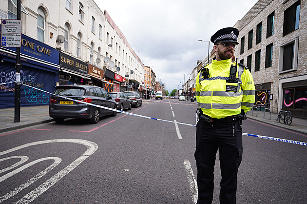 V londýnské restauraci se střílelo, devítiletá dívka po zásahu bojuje o život