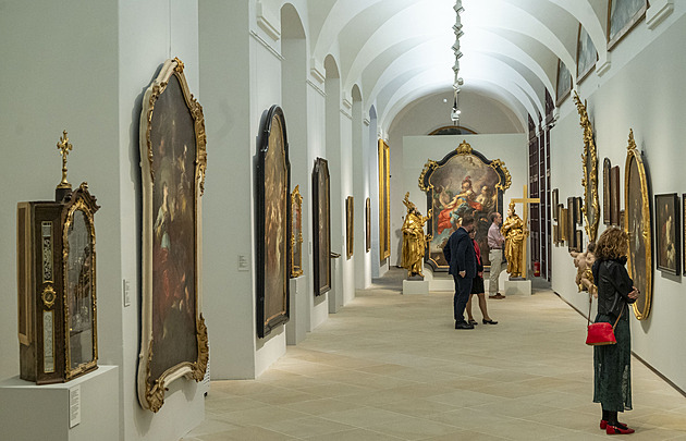 Obrazárna v druhém pate zámku je nov nasvícená a nabízí po Národní galerii...