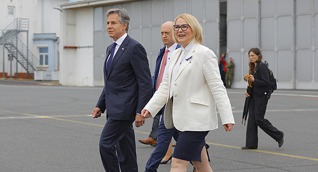 Pro českou pomoc Kyjevu je nutná podpora USA, řekla Černochová na setkání s Blinkenem
