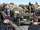 lenov eskch military car klub odjdj z Plzn na oslavy 80. vro...