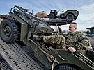 lenov eskch military car klub odjdj z Plzn na oslavy 80. vro...