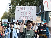 Demonstrace proti násilí na enách v Sydney. (27. dubna 2024