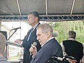 Bývalý prezident Milo Zeman pijel na mítink do Teplic podpoit expremiéra...