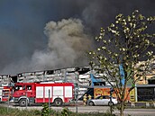 Pozstatky poáru obchodního centra ve Varav (15. kvtna 2024)