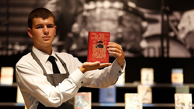 Arthur Conan Doyle se proslavil p�edev�ím detektivkami s hlavním hrdinou...