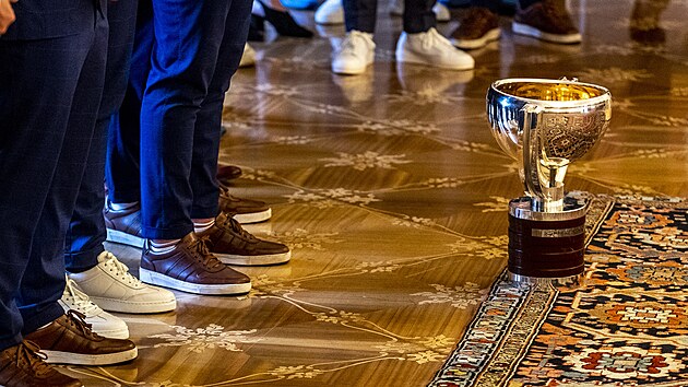 Trofej pro hokejov mistry svta na Praskm hrad. (30. kvtna 2024)
