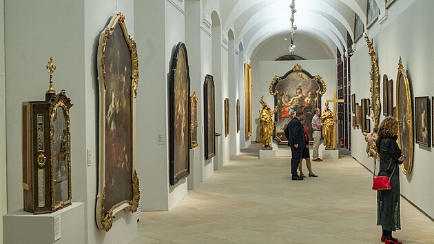 Obrazárna v druhém pat�e zámku je nov� nasvícená a nabízí po Národní galerii...