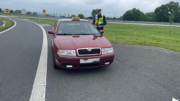 Dopravn policist se zamili na provoz na secch dlnic v Moravskoslezskm kraji. (31. kvtna 2024)