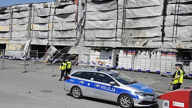 Poz�statky po��ru obchodn�ho centra ve Var�av� (15. kv�tna 2024)