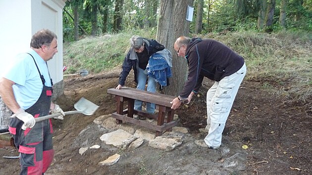 Spolek okralovac Vlada se zamuje pedevm na opravy drobnch sakrlnch pamtek na luticku.