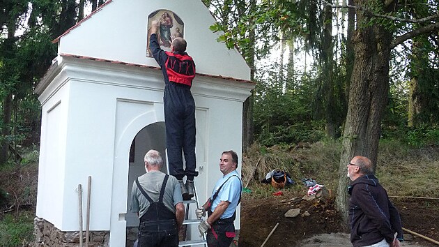 Spolek okralovac Vlada se zamuje pedevm na opravy drobnch sakrlnch pamtek na luticku.