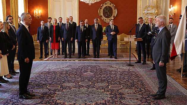 Prezident Petr Pavel udlil d Tome Garrigua Masaryka III. tdy generlnmu tajemnkovi NATO Jensi Stoltenbergovi za zsluhy o rozvoj demokracie. (30. kvtna 2024)