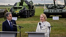 Ministryn zahranií Jana ernochová se na letiti v praských Kbelích setkala...