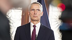 PremiérFiala ve �tvrtek p�ed generálním tajemníkem NATO Jensem Stoltenbergem...