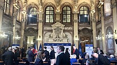 Ve�ejná debata k 75 let�m od vzniku NATO ve Vald�tejnském paláci Senátu.