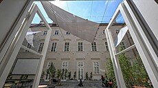 Po rekonstrukci pízemí a nádvoí za tém 100 milion korun se znovu otevírá...