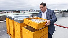 Zásadní zlom ve vedení Ostravy v dubnu 2023. Tomá� Macura (vpravo) vynucen� odchází z pozice primátora, vyst�ídal ho Jan Dohnal.