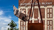 Automatické mlýny zkrá�lila Lo�ka výtvarníka Davida �erného....