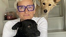 Bela Schenková se svými adoptovanými psy