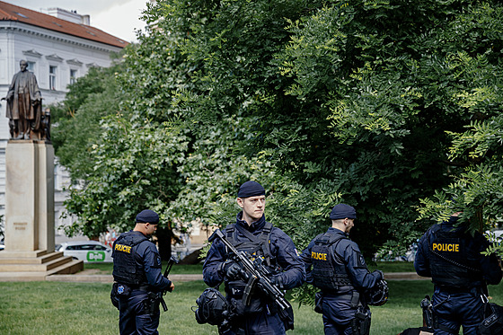 Policejní kontroly na Hlavním nádra�í v Praze. (6. �ervna 2024)