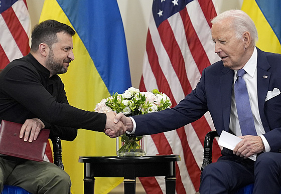 Americký prezident Joe Biden na setkání s ukrajinským prezidentem Volodymyrem...