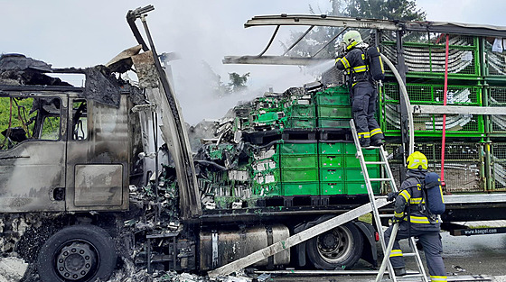 Bir tırda çıkan yangın nedeniyle D2 karayolu üzerinde Brno yönündeki trafik durduruldu