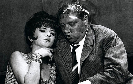 Libu�e �vormová a Rudolf Hru�ínský ve filmu Jak se krade milión (1967)