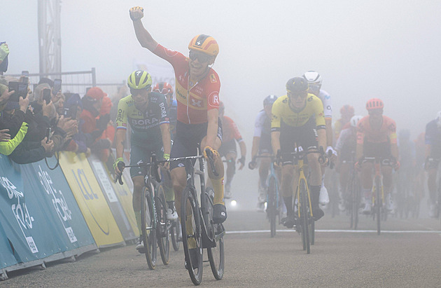 Cort v mlze vyhrál druhou etapu Critéria du Dauphiné a je novým lídrem