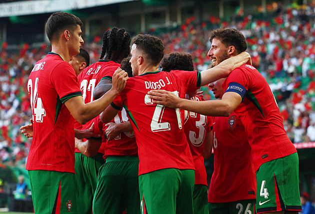 Fotbalisté Portugalska se na utkání s Čechy naladili výhrou nad Finskem