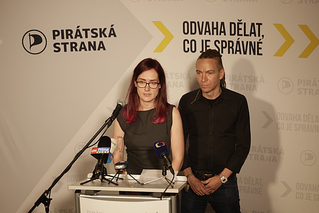 Politolog hodnotí neúspěchy: Nerudová soupeřila s Turkem, Piráti sami se sebou. Okamura může mít velké obavy