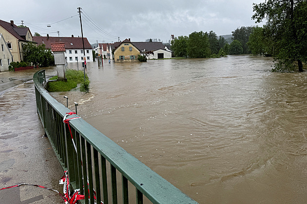 Bouřit a pršet bude dál. Plzeňský kraj čelí extrémnímu riziku povodní