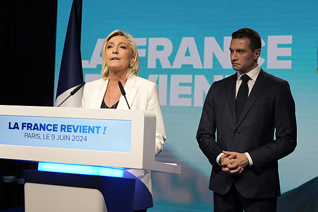 Francouzi volí v prvním kole předčasných voleb, čeká se úspěch opozice