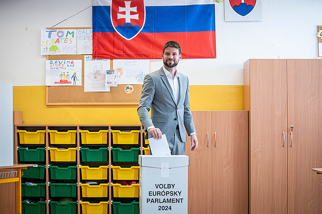 Na Slovensku vyhrálo opoziční Progresivní Slovensko, předstihlo Ficův Směr-SD