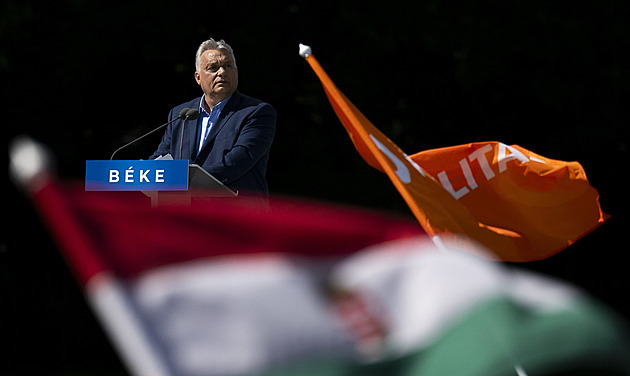 Předvolební sprint vrcholí. Orbánovci na síti rozhazují miliony, Češi paběrkují